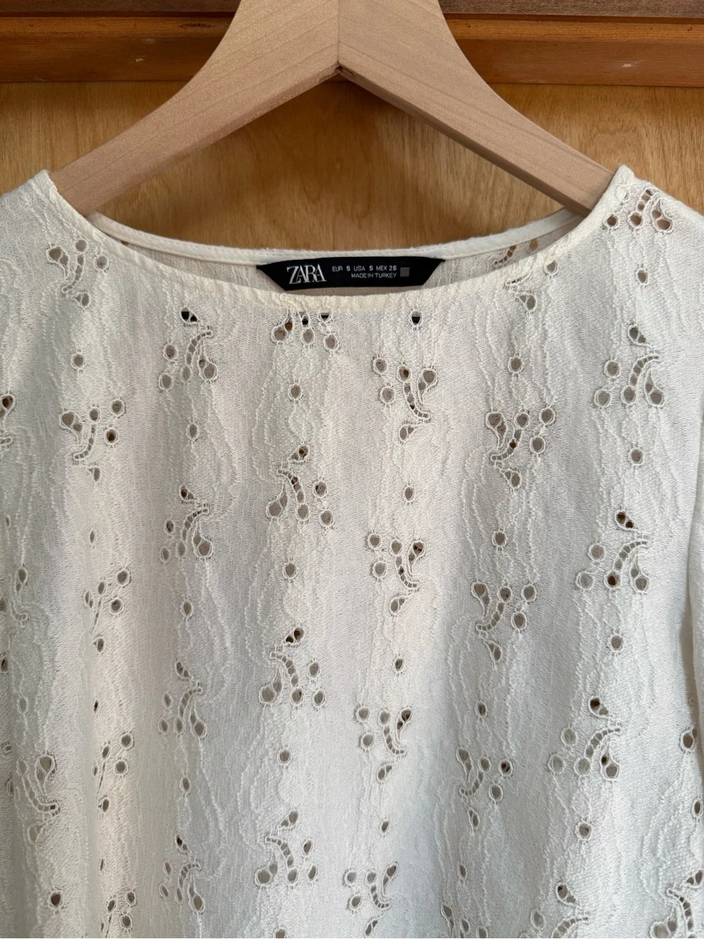 Small Zara Ivory Cream Eyelet Lace Blouse Embroidery Ruffle Puff Sleeve Romantic